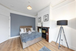 Luxurious 5 Bed in Gillingham Perfect for Groups